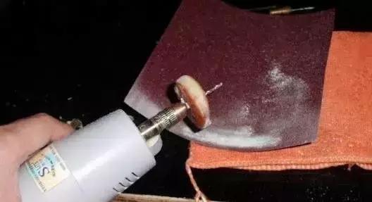 自己怎么手工打磨原石手工打磨翡翠原石-第8张图片-翡翠网 自己怎么手工打磨原石手工打磨翡翠原石-第8张图片-翡翠网