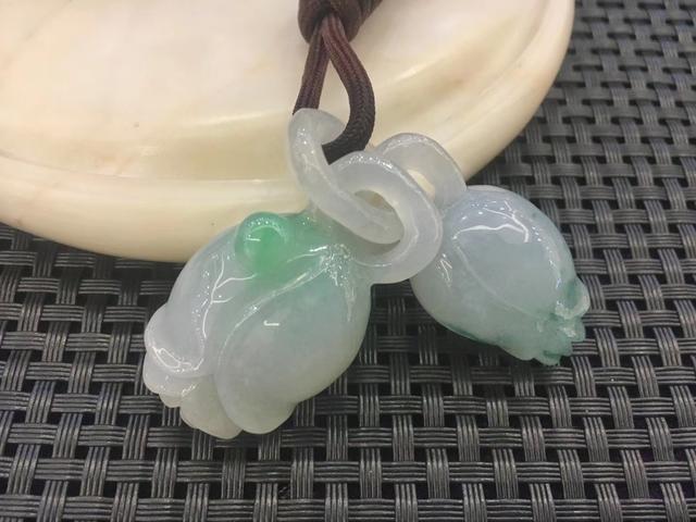 收藏翡翠知识点,翡翠四季豆的寓意-第9张图片-翡翠网