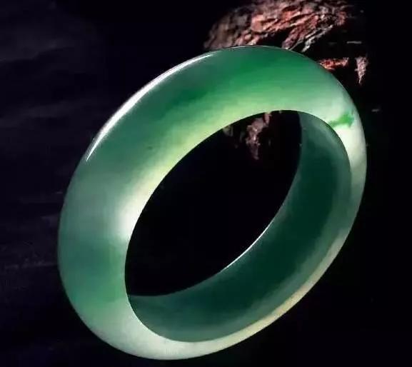 手镯怎么样才能偷,受用一生的翡翠知识干货-第1张图片-翡翠网 手镯怎么样才能偷,受用一生的翡翠知识干货-第1张图片-翡翠网