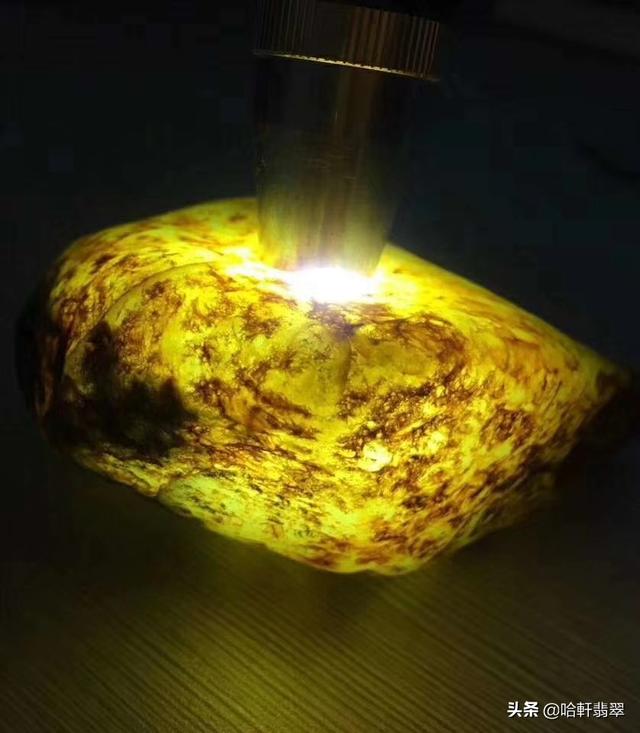 一手翡翠原石货源云南山石翡翠原石货源哪家好-第9张图片-翡翠网