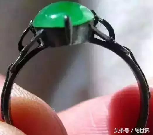 豆种满绿翡翠手镯古董翡翠手镯价格-第4张图片-翡翠网 豆种满绿翡翠手镯古董翡翠手镯价格-第4张图片-翡翠网