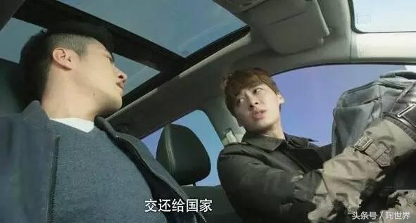 豆种满绿翡翠手镯古董翡翠手镯价格-第11张图片-翡翠网 豆种满绿翡翠手镯古董翡翠手镯价格-第11张图片-翡翠网