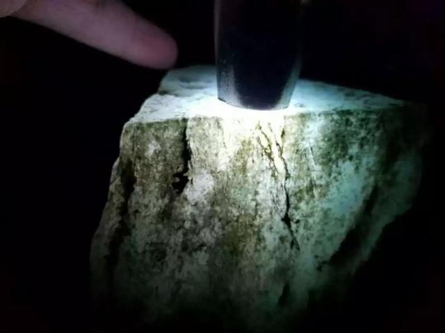 临清后江冰种翡翠原石,冰种翡翠的等级-第3张图片-翡翠网 临清后江冰种翡翠原石,冰种翡翠的等级-第3张图片-翡翠网