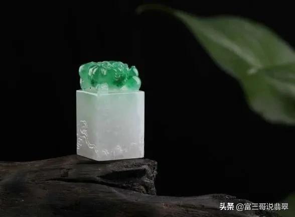 翡翠专业知识大全雕工,翡翠**雕工-第3张图片-翡翠网 翡翠专业知识大全雕工,翡翠**雕工-第3张图片-翡翠网