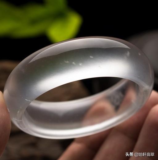 水膜和翡翠有什么区别翡翠水沫手镯-第1张图片-翡翠网 水膜和翡翠有什么区别翡翠水沫手镯-第1张图片-翡翠网