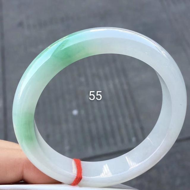 翡翠手镯价格2000元,辽宁500元翡翠手镯价格图片-第1张图片-翡翠网 翡翠手镯价格2000元,辽宁500元翡翠手镯价格图片-第1张图片-翡翠网