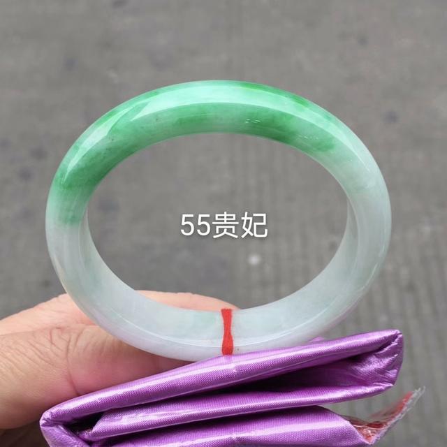 翡翠手镯价格2000元,辽宁500元翡翠手镯价格图片-第4张图片-翡翠网 翡翠手镯价格2000元,辽宁500元翡翠手镯价格图片-第4张图片-翡翠网