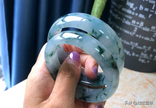 翡翠水草花手镯,翡翠手镯里有水草-第2张图片-翡翠网 翡翠水草花手镯,翡翠手镯里有水草-第2张图片-翡翠网