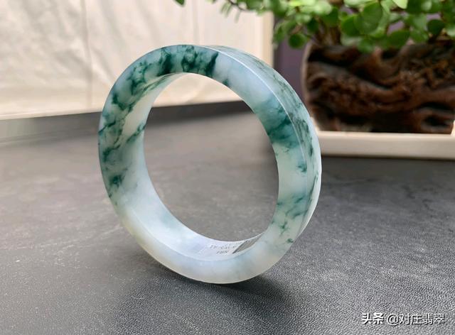 翡翠水草花手镯,翡翠手镯里有水草-第6张图片-翡翠网 翡翠水草花手镯,翡翠手镯里有水草-第6张图片-翡翠网