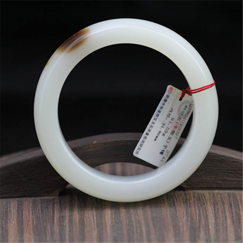 翡翠与和田玉哪个值钱羊脂玉手镯翡翠知识-第1张图片-翡翠网 翡翠与和田玉哪个值钱羊脂玉手镯翡翠知识-第1张图片-翡翠网