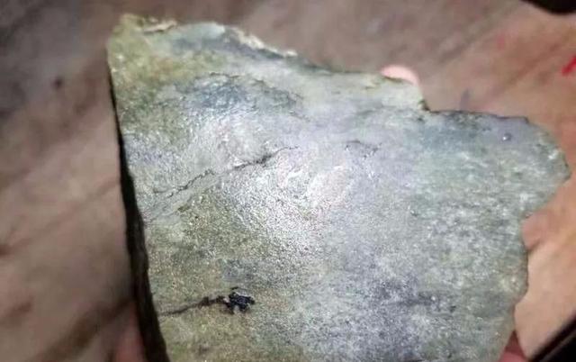 玻璃种翡翠原石湖南冰种翡翠原石老料-第1张图片-翡翠网 玻璃种翡翠原石湖南冰种翡翠原石老料-第1张图片-翡翠网