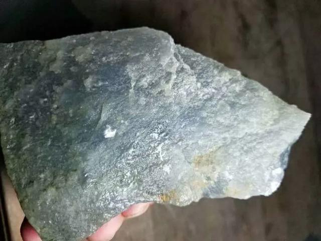 玻璃种翡翠原石湖南冰种翡翠原石老料-第2张图片-翡翠网 玻璃种翡翠原石湖南冰种翡翠原石老料-第2张图片-翡翠网