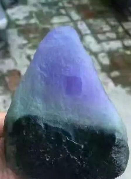 香港买的紫罗兰翡翠原石紫罗兰翡翠一般多少钱-第1张图片-翡翠网 香港买的紫罗兰翡翠原石紫罗兰翡翠一般多少钱-第1张图片-翡翠网