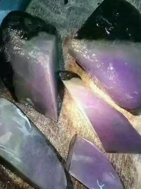 香港买的紫罗兰翡翠原石紫罗兰翡翠一般多少钱-第4张图片-翡翠网 香港买的紫罗兰翡翠原石紫罗兰翡翠一般多少钱-第4张图片-翡翠网