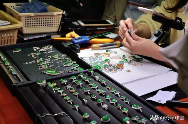 翡翠原石能造假吗闲鱼翡翠原石图片-第1张图片-翡翠网 翡翠原石能造假吗闲鱼翡翠原石图片-第1张图片-翡翠网