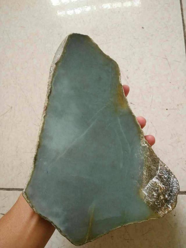 莫西沙打灯起黄雾说明什么翡翠原石赌石现场莫西沙-第6张图片-翡翠网 莫西沙打灯起黄雾说明什么翡翠原石赌石现场莫西沙-第6张图片-翡翠网