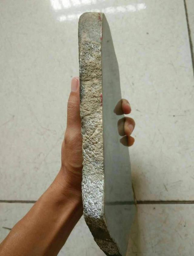 莫西沙打灯起黄雾说明什么翡翠原石赌石现场莫西沙-第7张图片-翡翠网 莫西沙打灯起黄雾说明什么翡翠原石赌石现场莫西沙-第7张图片-翡翠网