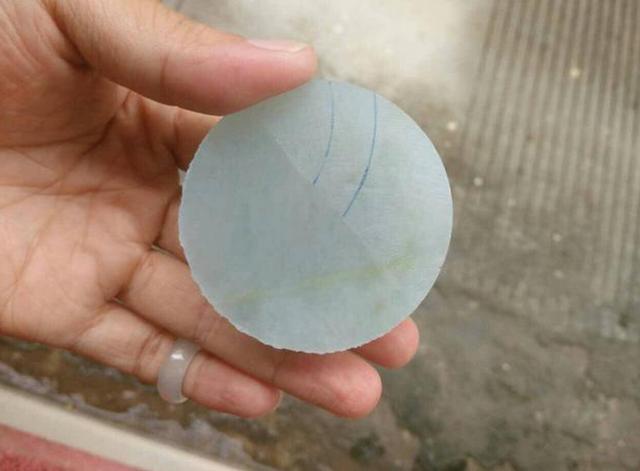 莫西沙打灯起黄雾说明什么翡翠原石赌石现场莫西沙-第12张图片-翡翠网 莫西沙打灯起黄雾说明什么翡翠原石赌石现场莫西沙-第12张图片-翡翠网