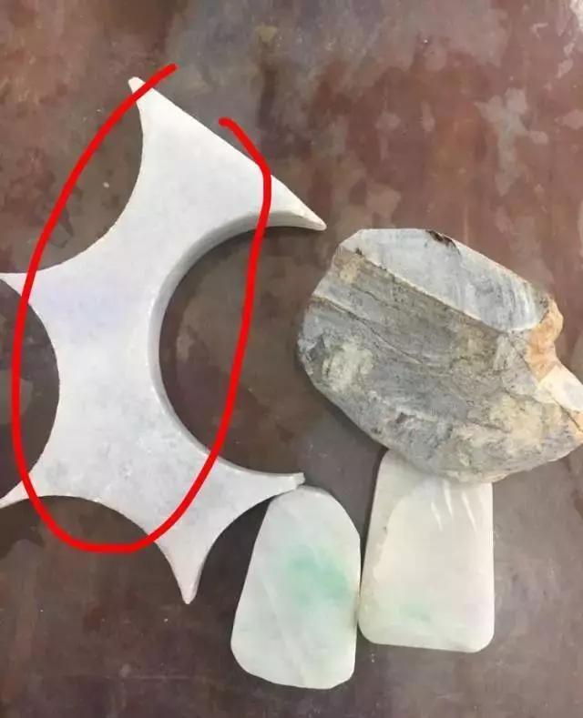 翡翠手镯边角料做什么,翡翠边角料批发图片及价格-第1张图片-翡翠网 翡翠手镯边角料做什么,翡翠边角料批发图片及价格-第1张图片-翡翠网