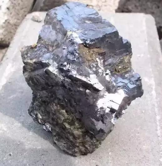 翡翠原来石知识大全好的翡翠原石-第3张图片-翡翠网 翡翠原来石知识大全好的翡翠原石-第3张图片-翡翠网