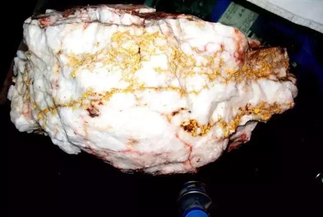 翡翠原来石知识大全好的翡翠原石-第7张图片-翡翠网 翡翠原来石知识大全好的翡翠原石-第7张图片-翡翠网