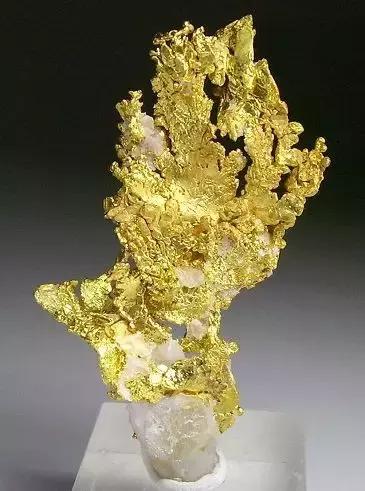 翡翠原来石知识大全好的翡翠原石-第10张图片-翡翠网 翡翠原来石知识大全好的翡翠原石-第10张图片-翡翠网