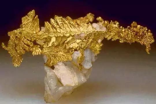 翡翠原来石知识大全好的翡翠原石-第13张图片-翡翠网 翡翠原来石知识大全好的翡翠原石-第13张图片-翡翠网