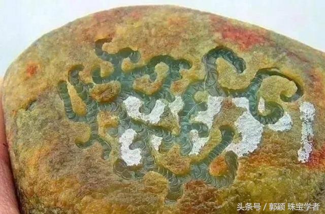 翡翠原石的了解翡翠原石窗口部分透光-第11张图片-翡翠网 翡翠原石的了解翡翠原石窗口部分透光-第11张图片-翡翠网