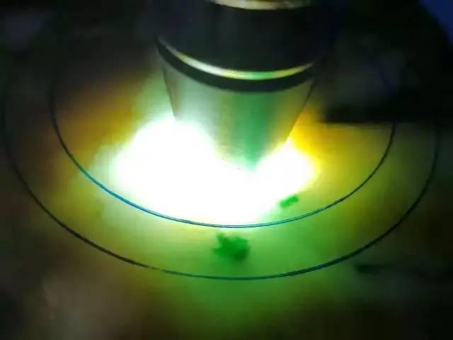 翡翠矿场原石切割,翡翠为什么要选择原石-第7张图片-翡翠网 翡翠矿场原石切割,翡翠为什么要选择原石-第7张图片-翡翠网