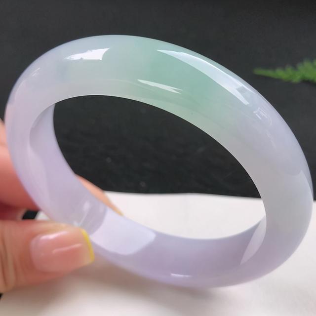 和田玉和翡翠哪个贵,玉石翡翠白玉手镯-第5张图片-翡翠网 和田玉和翡翠哪个贵,玉石翡翠白玉手镯-第5张图片-翡翠网