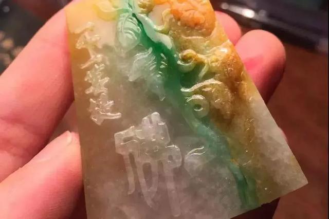 翡翠原石切出色带视频,翡翠原石要磨到什么程度-第7张图片-翡翠网 翡翠原石切出色带视频,翡翠原石要磨到什么程度-第7张图片-翡翠网