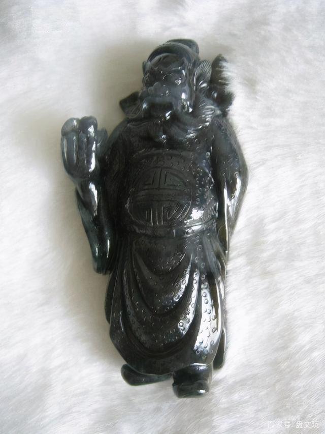 乌鸡种翡翠原石好吗翡翠乌鸡种是什么皮壳-第2张图片-翡翠网 乌鸡种翡翠原石好吗翡翠乌鸡种是什么皮壳-第2张图片-翡翠网