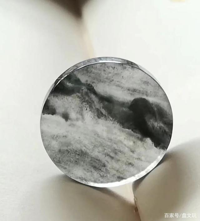 乌鸡种翡翠原石好吗翡翠乌鸡种是什么皮壳-第5张图片-翡翠网 乌鸡种翡翠原石好吗翡翠乌鸡种是什么皮壳-第5张图片-翡翠网