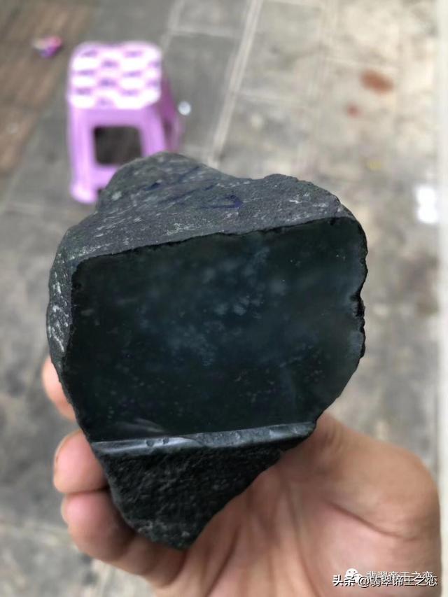 那里有翡翠原石买翡翠原石哪里买比较靠谱-第1张图片-翡翠网 那里有翡翠原石买翡翠原石哪里买比较靠谱-第1张图片-翡翠网