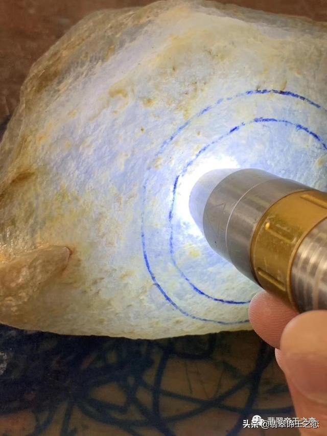 那里有翡翠原石买翡翠原石哪里买比较靠谱-第4张图片-翡翠网 那里有翡翠原石买翡翠原石哪里买比较靠谱-第4张图片-翡翠网