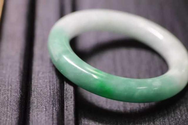 翡翠价格术语表格图,翡翠卖价是什么意思-第2张图片-翡翠网 翡翠价格术语表格图,翡翠卖价是什么意思-第2张图片-翡翠网