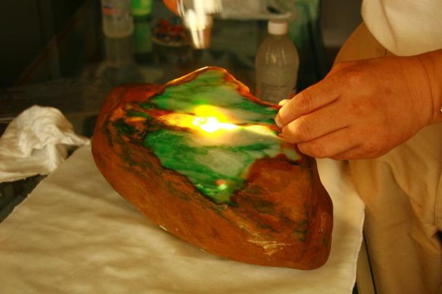 翡翠知识解释,玻璃种翡翠知识讲解-第1张图片-翡翠网 翡翠知识解释,玻璃种翡翠知识讲解-第1张图片-翡翠网