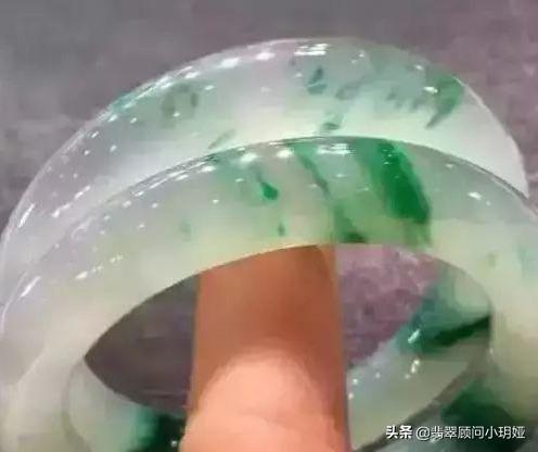 2019年平洲翡翠手镯的价格,5年前的翡翠手镯价格-第1张图片-翡翠网 2019年平洲翡翠手镯的价格,5年前的翡翠手镯价格-第1张图片-翡翠网