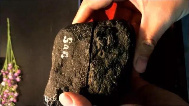 翡翠原石枯翡翠木那原石枯癣-第3张图片-翡翠网 翡翠原石枯翡翠木那原石枯癣-第3张图片-翡翠网