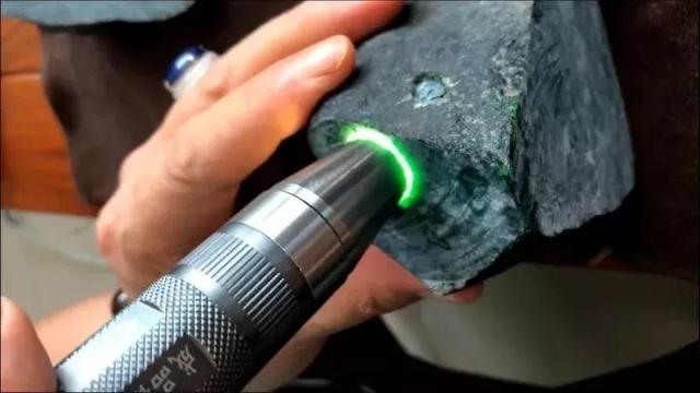 翡翠原石枯翡翠木那原石枯癣-第5张图片-翡翠网 翡翠原石枯翡翠木那原石枯癣-第5张图片-翡翠网