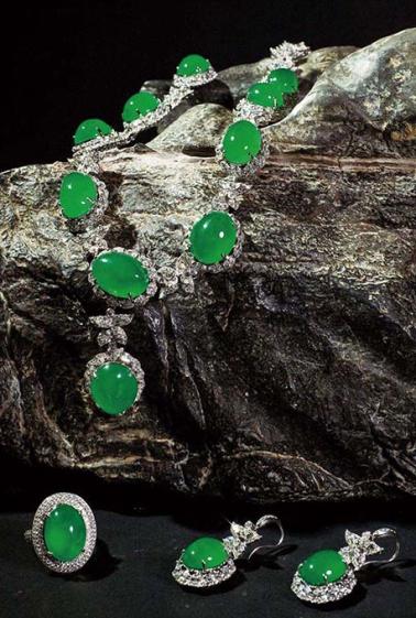 冰种满绿翡翠戒面价格冰种翡翠戒指款式图片-第17张图片-翡翠网 冰种满绿翡翠戒面价格冰种翡翠戒指款式图片-第17张图片-翡翠网