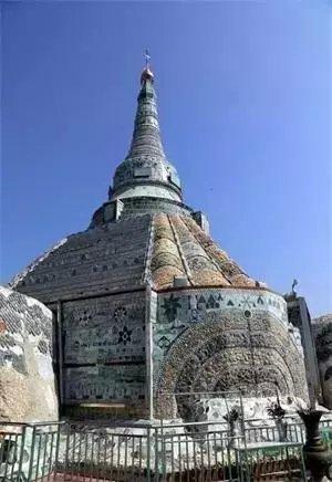 我的翡翠原石是带灵性的放水里鉴别死玉活玉-第3张图片-翡翠网 我的翡翠原石是带灵性的放水里鉴别死玉活玉-第3张图片-翡翠网