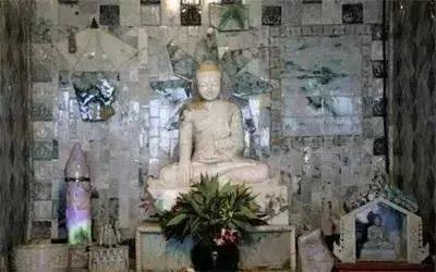 我的翡翠原石是带灵性的放水里鉴别死玉活玉-第5张图片-翡翠网 我的翡翠原石是带灵性的放水里鉴别死玉活玉-第5张图片-翡翠网