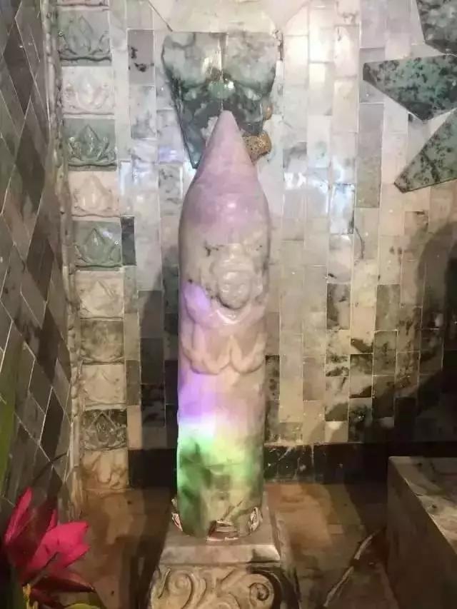 我的翡翠原石是带灵性的放水里鉴别死玉活玉-第6张图片-翡翠网 我的翡翠原石是带灵性的放水里鉴别死玉活玉-第6张图片-翡翠网