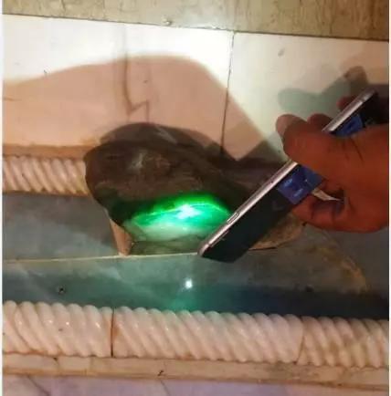 我的翡翠原石是带灵性的放水里鉴别死玉活玉-第10张图片-翡翠网 我的翡翠原石是带灵性的放水里鉴别死玉活玉-第10张图片-翡翠网