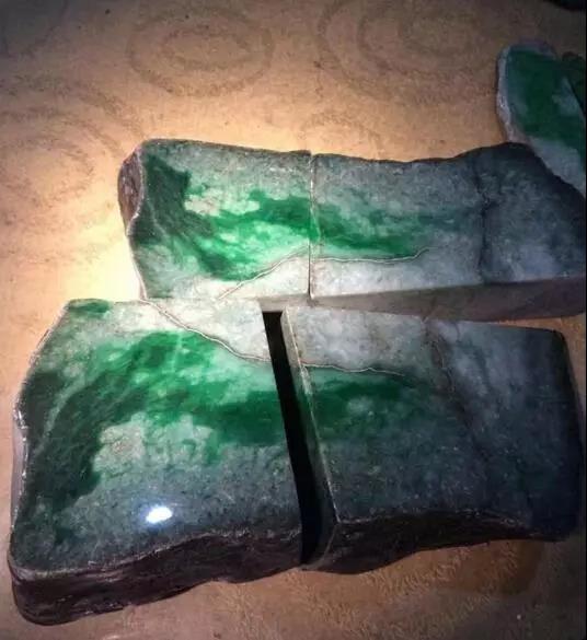 网上几十元翡翠原石还能买翡翠原石价格多少一公斤-第1张图片-翡翠网 网上几十元翡翠原石还能买翡翠原石价格多少一公斤-第1张图片-翡翠网