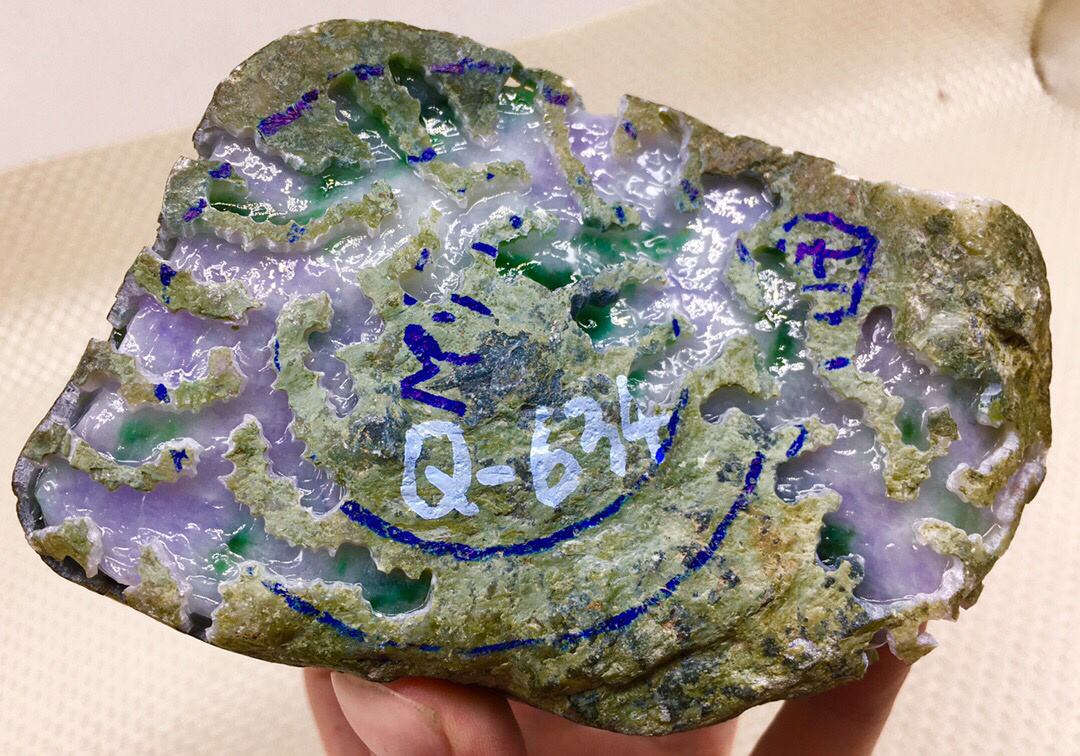 缅甸翡翠原石收藏知识的简单介绍-第1张图片-翡翠网 缅甸翡翠原石收藏知识的简单介绍-第1张图片-翡翠网