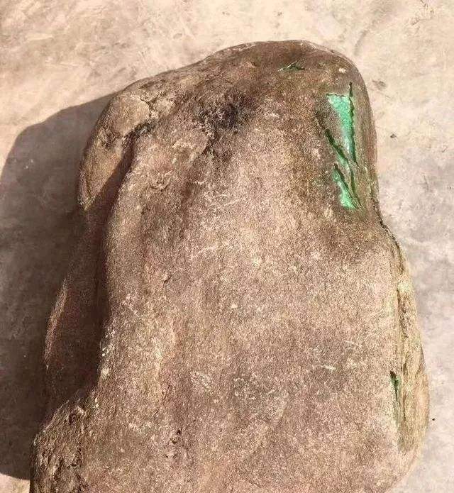 高质量翡翠原石的皮壳的简单介绍-第2张图片-翡翠网 高质量翡翠原石的皮壳的简单介绍-第2张图片-翡翠网