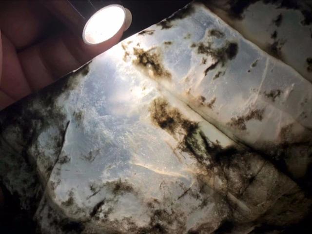 翡翠知识翡翠常识翡翠原石技巧-第2张图片-翡翠网 翡翠知识翡翠常识翡翠原石技巧-第2张图片-翡翠网