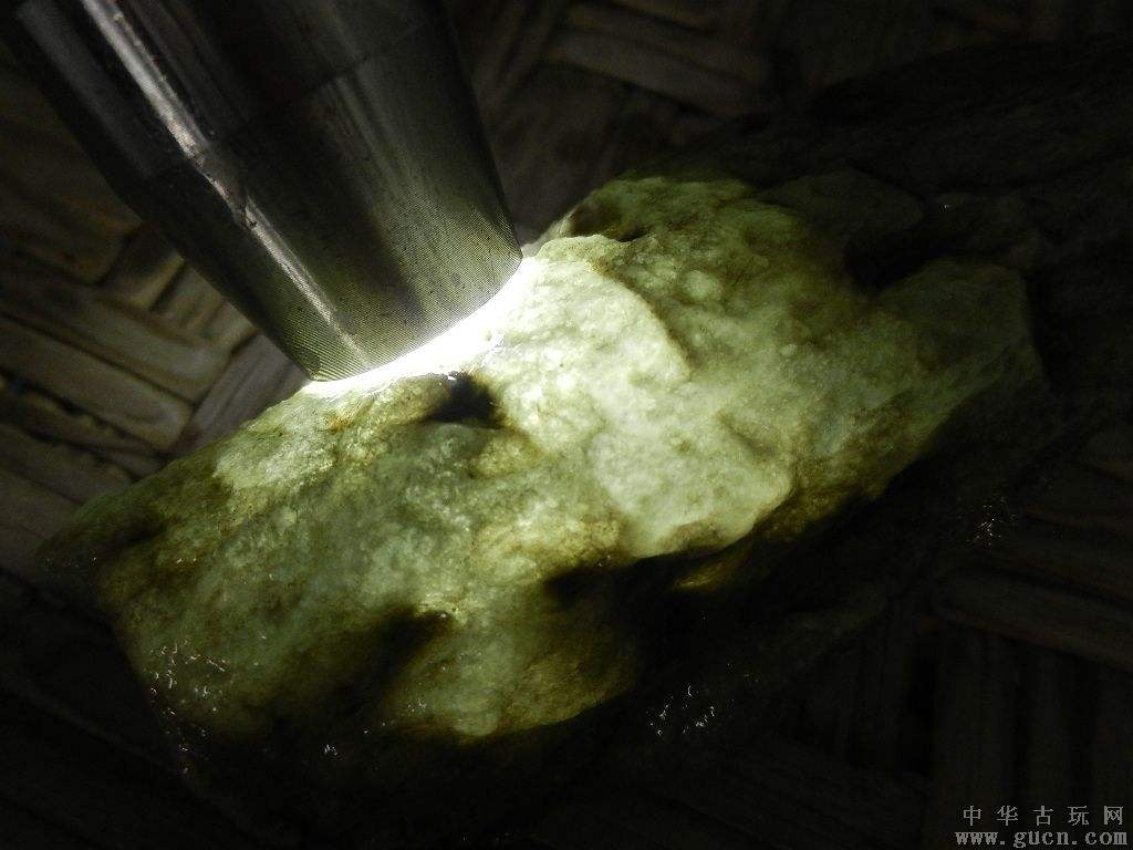 网店买翡翠原石买翡翠原石的陷阱-第2张图片-翡翠网 网店买翡翠原石买翡翠原石的陷阱-第2张图片-翡翠网